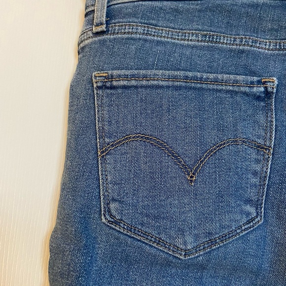 Levi’s High Rise Straight Crop Jeans - Picture 4 of 10